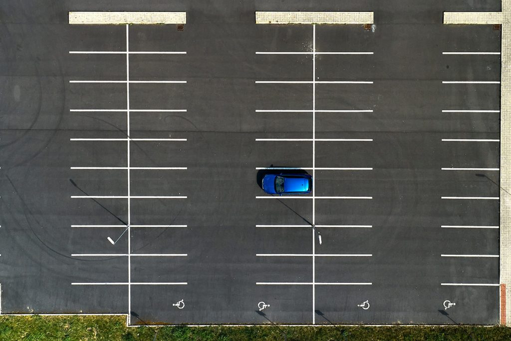 Farbanje parking linija u Ljuboviji.