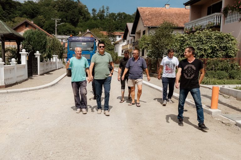 Predstavnici Opštine Ljubovija obišli su radove u naselju Vagan. Najavljeno je asfaltiranje ulica do kraja avgusta.