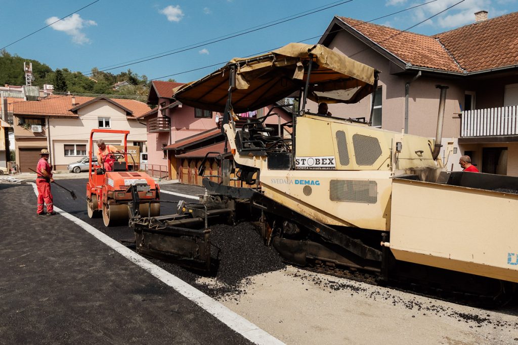 Počelo asfaltiranje ulica u naselju Vagan.