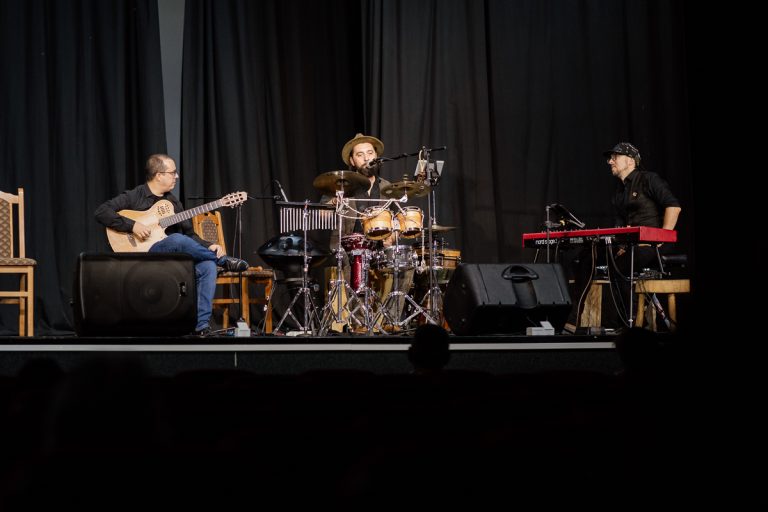 U utorak, druge večeri „Duhovnih svečanosti Azbukovice“ ljubovijska publika uživala je u muzičko-scenskom kolažu
