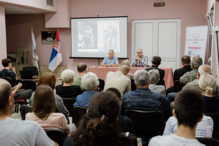 U okviru programa manifestacije „Duhovne svečanosti Azbukovice“ u četvrtak je u holu bioskopa održana tribina „Knez Mihailo Obrenović – vladar, reformator“. Gost tribine bio je prof. dr Danko Leovac sa Filozofskog fakulteta iz Beograda.