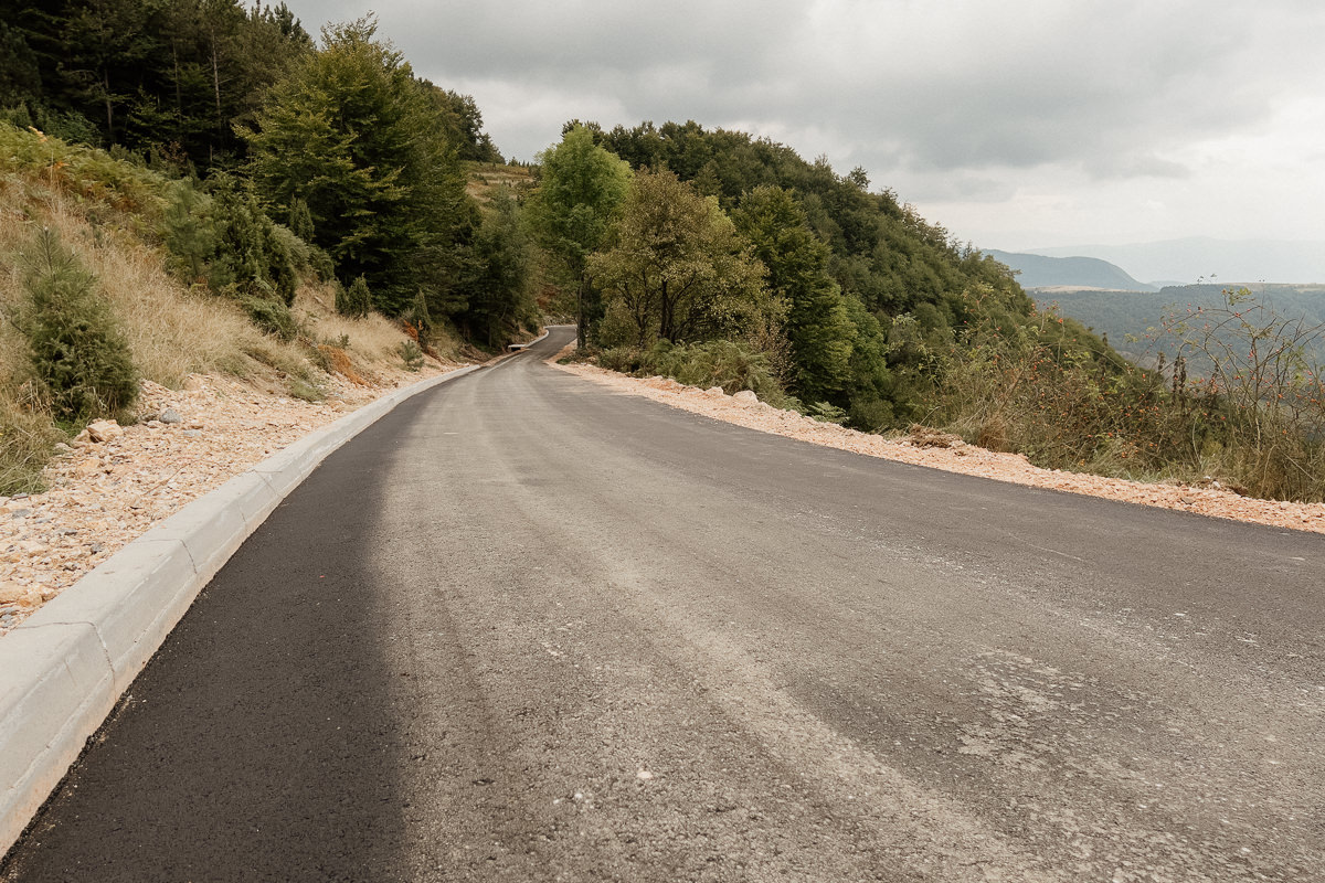 02.10.2023. asfaltiranje puta na Bobiji 3