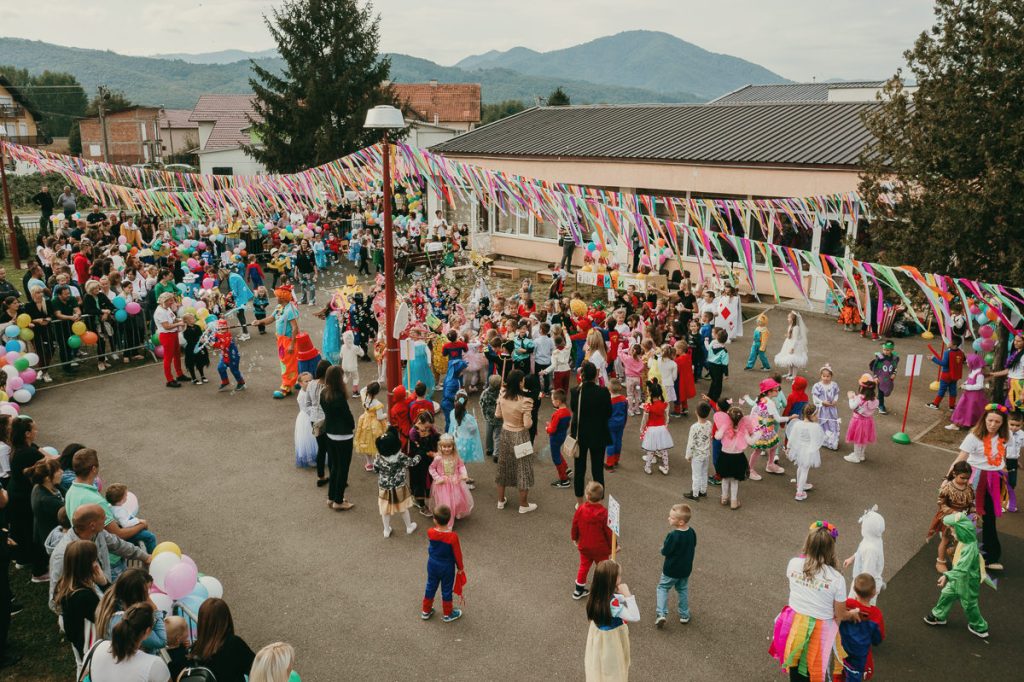 U Predškolskoj ustanovi “Poletarac” priređen je maskenbal u kom su učestvovala deca koja pohađaju ovu ustanovu.
