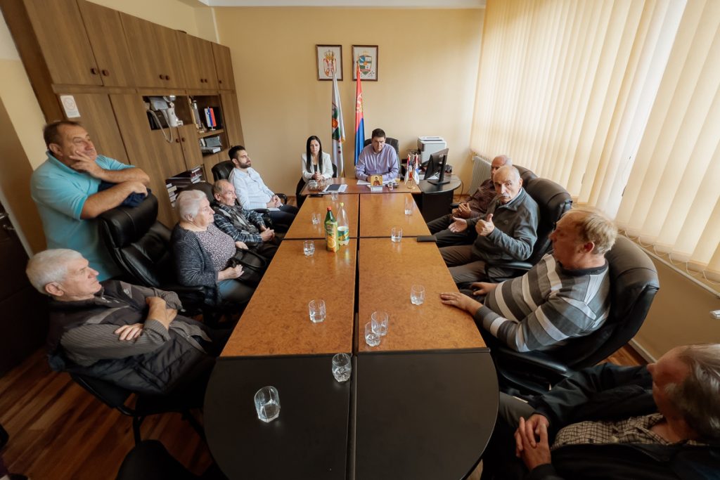 Predsednik Opštine Ljubovija Milan Jovanović održao je sastanak u svojoj kancelariji sa meštanima naselja Čitluk.
