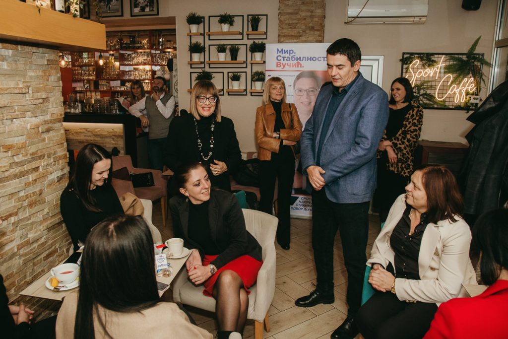 Članica Predsedništva Srpske napredne stranke Maja Gojković posetila je u četvrtak Ljuboviju gde je organizovano druženje sa ženama.