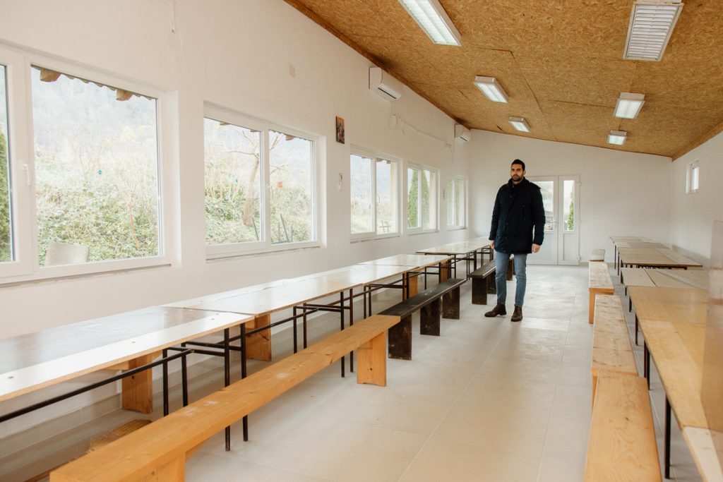 Objekat je bio u veoma lošem i zapuštenom stanju i stoga su građani na održanom sastanku jednoglasno doneli odluku da podnesu prijavu na javni poziv "Udružimo se", koji se sufinansira od strane Opštine Ljubovija i Helvetas Swiss Intercooperation SRB.