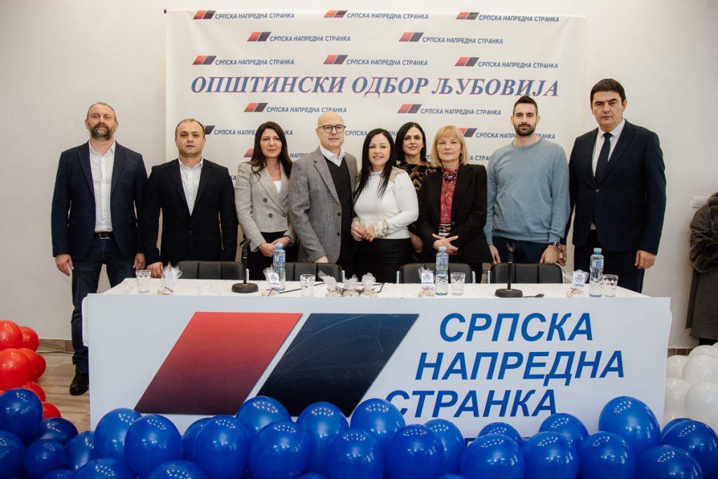 Predsednik Srpske napredne stranke Miloš Vučević obišao je Mačvanski okrug i opštinu Ljubovija gde je razgovarao sa građanima.