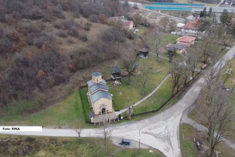 Jedno od svetih mesta koje je tokom svojih isposničkih dana pohodio Sveti Sava, prema narodnom verovanju bio je i Savinac kod Gornjeg Milanovca. Od davnina se veruje i da je izvor vode u samom srcu sela lekovit, pa mnogi tu dolaze po spas od raznih boljki.