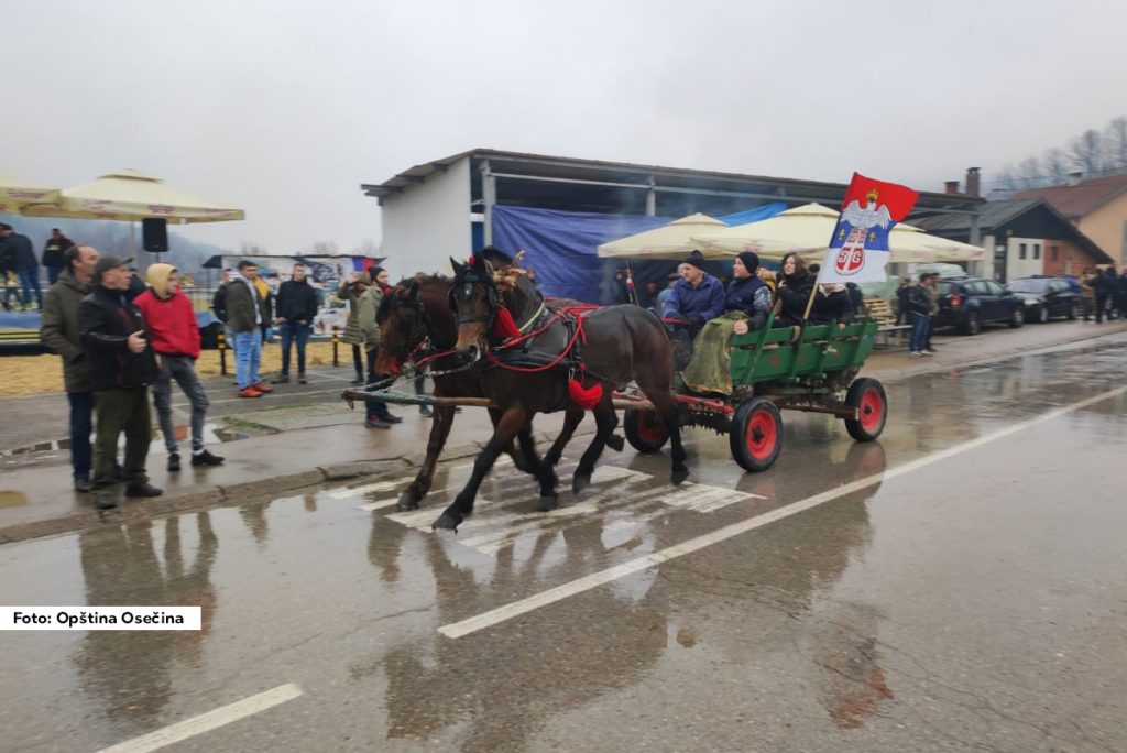 Sedmi put na Božić, u varošici Pecka, održana je manifestacija „Božićni konji“.