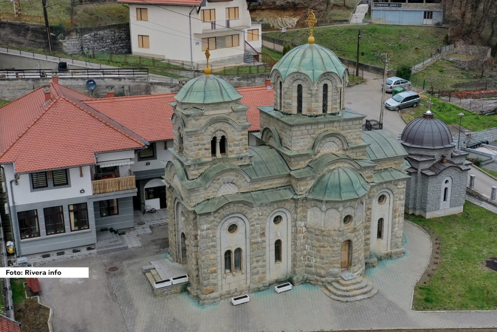Zimski Krstvovdan, praznik uoči Bogojavljenja, slavi se kao uspomena na prve Hrišćane i kada se strogo posti. Po predanju, 18. januara ukrštaju se vetrovi.