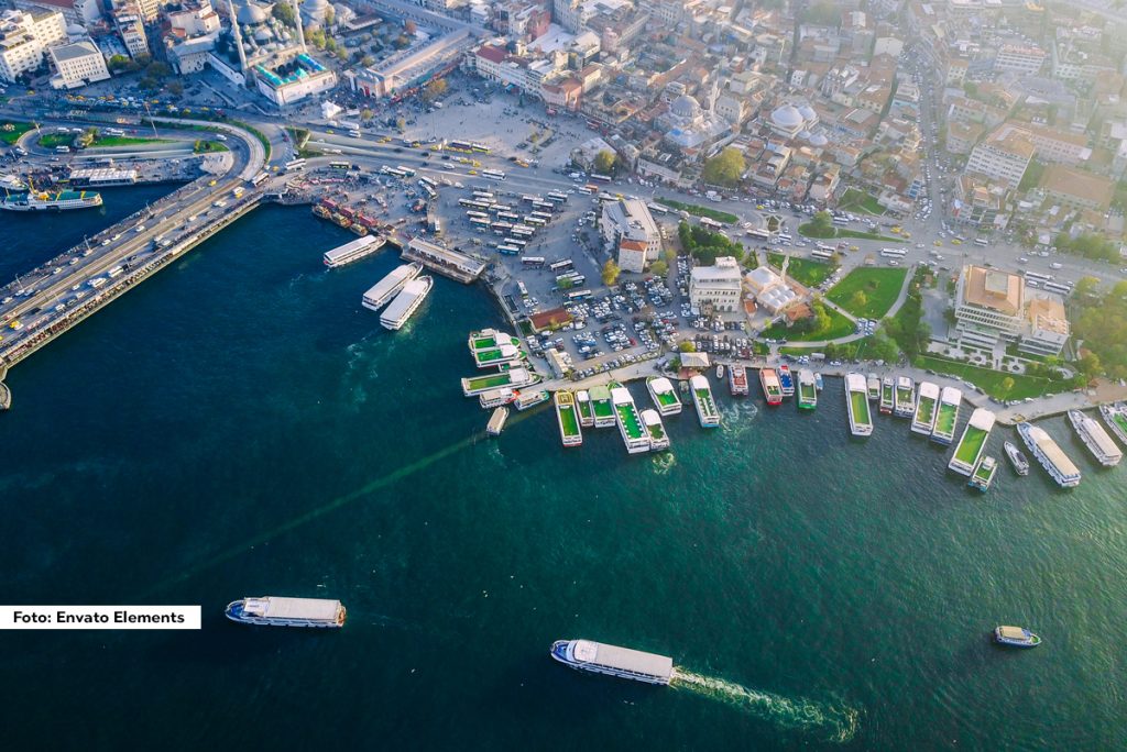 Prema najnovijim istraživanjima najposećeniji grad na svetu tokom 2023. godine bio je Istanbul. Moderna metropola, ali i istorijska riznica privlači na stotine hiljada posetilaca iz čitavog sveta, a smanjenju njihovog broja nisu uticale ni elementarne nepogode poput zemljotresa ni potencijalna opasnost od terorističkih napada.