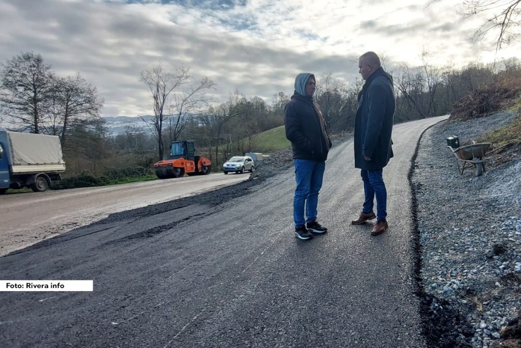 Decenijama su meštani Gunjaka, zaselak Potočari, u opštini Osečina muku mičili dolazeći do svojih kuća lošim putem. Još teže je bilo prevoziti poljoprivredne proizvode i stoku. Svakom jačom kišom put je bio sve lošiji, ali tome je konačno došao kraj. U ovaj zaselak stigao je asfalt u dužini od 1.700 metara.