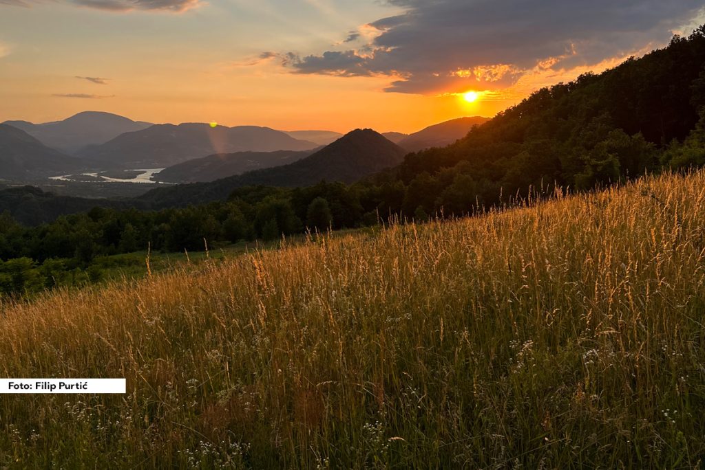 Turistička organizacija opštine Ljubovija izabrala je tri najlepše fotografije na konkursu koji je održan od 15. novembra do 15. decembra 2023. godine.