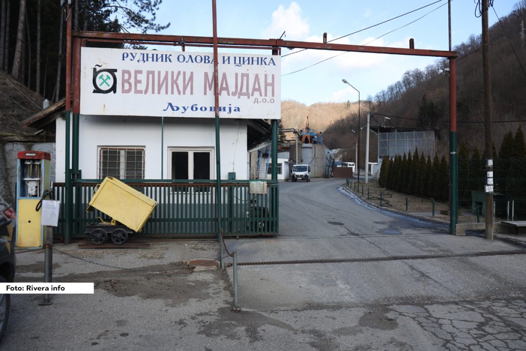Šezdesetdvogodišnji rudar V.M. izgubio je život u nesreći koja se dogodila u rudniku olova i cinka “Veliki Majdan” kod Ljubovije. Nesreća se dogodila u četvrtak u drugoj smeni oko 20.30 časova, u jami rudnika prilikom transporta rude.