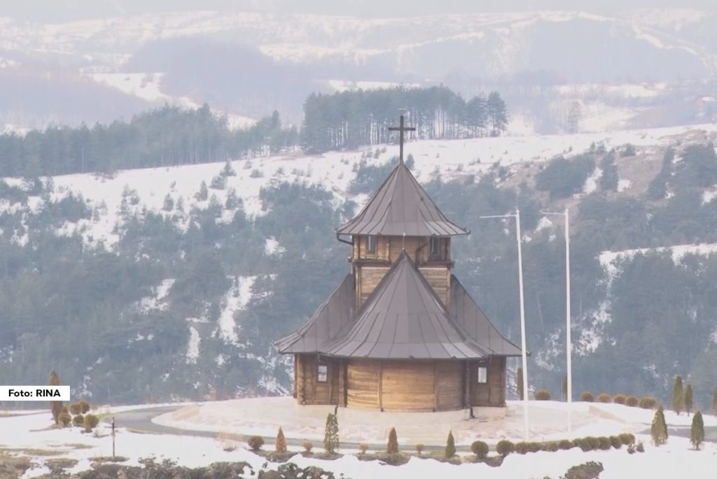 Smešteno između Tornika i Murtenice, živopisno selo Draglica mnogi su napustili i otišli trbuhom za kruhom put velikih gradova. Odžak se i danas puši u nekoliko desetina kuća. O tome kako su srpska sela dobijala imena postoje brojne legende, a žitelji Draglice sa ponosom prepričavaju onu po kojoj je nazvano njihovo malo mesto.