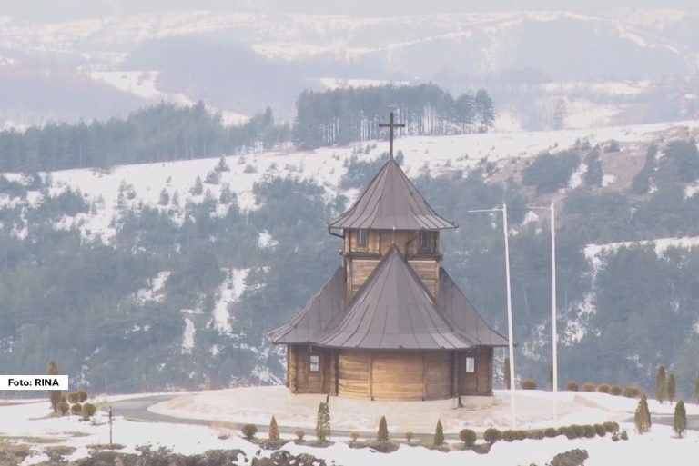 Smešteno između Tornika i Murtenice, živopisno selo Draglica mnogi su napustili i otišli trbuhom za kruhom put velikih gradova. Odžak se i danas puši u nekoliko desetina kuća. O tome kako su srpska sela dobijala imena postoje brojne legende, a žitelji Draglice sa ponosom prepričavaju onu po kojoj je nazvano njihovo malo mesto.