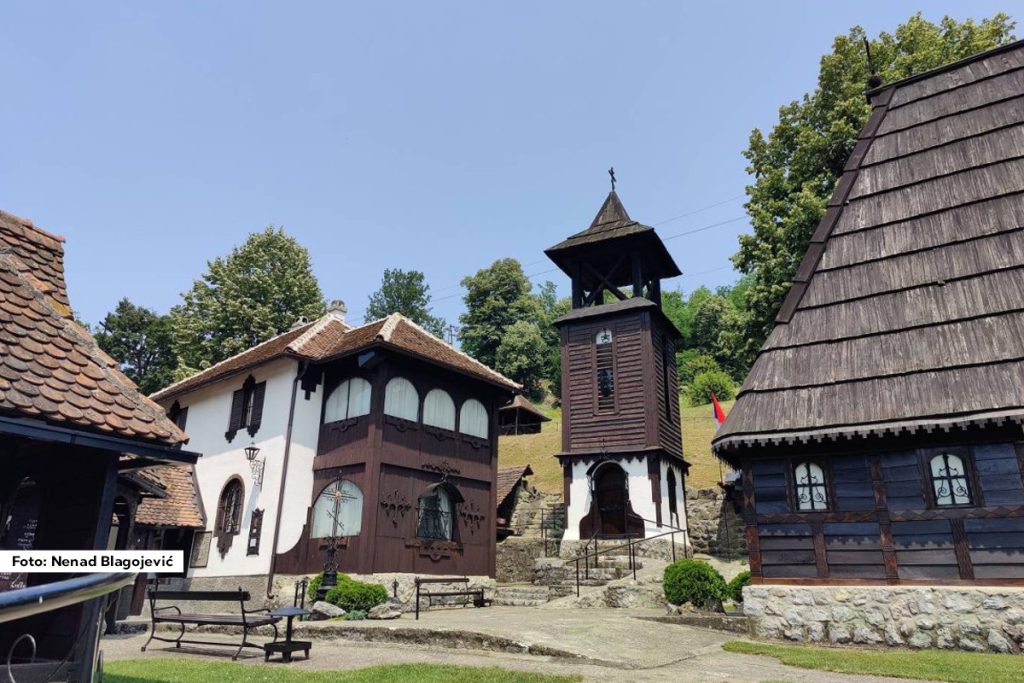 Krupanj, opština udaljena oko 150 km od Beograda, osim bogate istorije i prirodnih lepota koje ga okružuju, ima nešto jedinstveno čime se retko koje mesto u Srbiji može podičiti. Reč je o Dobrom potoku, crkvenom parku koji se nalazi na oko 1,5 km od centra Krupnja, najpre poznat po prvoj krupanjskoj crkvi koja se prvi put pominje 1528. godine, Crkvi Uspenja Presvete Bogorodice, a koja je nakon paljenja od strane Turaka obnovljena 1771. godine.