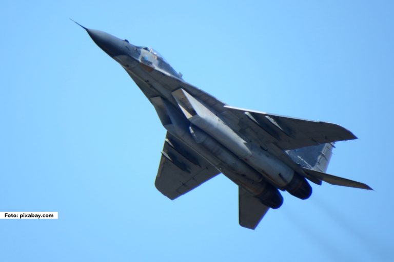 Danas, u 10.39 časova, stalno zadejstvovane snage za kontrolu i zaštitu suvereniteta vazdušnog prostora Republike Srbije otkrile su nepoznatu letelicu iznad Valjeva, na visini od 5.500 metara.