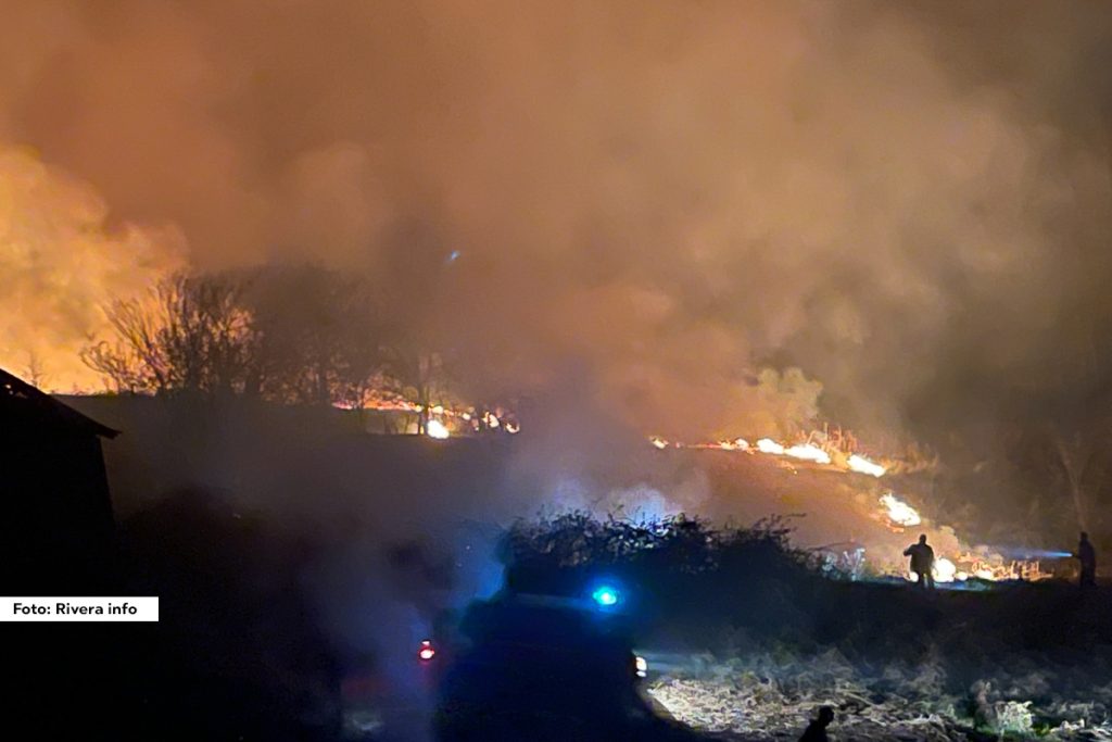 Noćas je oko ponoći prijavljen požar u selu Konjic, zaseok Jalovik, opština Osečina. U gašenju požara učestvovalo je 8 vatrogasaca sa 3 vatrogasna vozila.