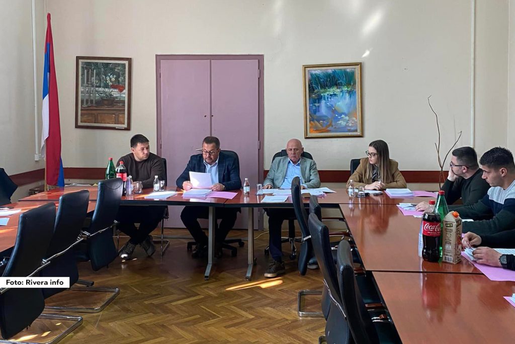 U utorak je održana prva sednica Opštinskog veća opštine Bogatić. Na dnevnom redu bile su 22 tačke. Između ostalog, većnici su se pozitivno izjasnili o predlogu Odluke o budžetu za tekuću godinu.