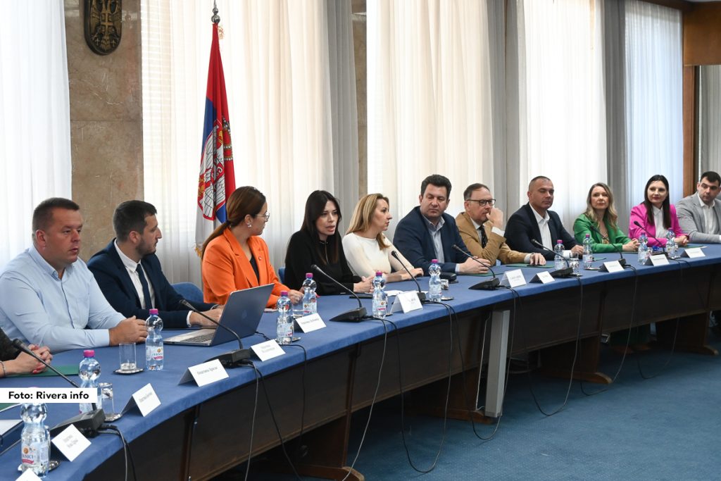 Ministarstvo zaštite životne sredine i ove godine odobrilo je sredstva opštini Ljubovija u iznosu od 2.905.656,93 dinara za realizaciju projekta „Formiranje i uređenje zelenih površina u okviru parcele javne namene na KP 688 deo KO Ljubovija, duž reke Ljuboviđe, druga faza radova“.