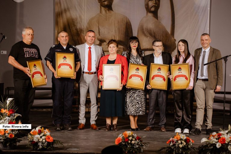 Polaganjem venaca na spomenik braći Nedić na gradskom trgu, predsednik opštine Osečina Nikola Tomić sa svojim saradnicima odao je počast precima koji su živote dali za slobodu srpskog roda i naroda Podgorine 1804. godine na Čokešini. Vence su položili i predstavnici OVC "Braća Nedić" Osečina i Udruženje "Gvozdeni puk" Osečina.