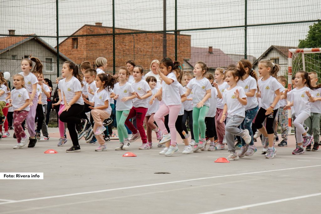 U organizaciji Sportskog saveza Srbije, Saveza za predškolski sport i fizičko vaspitanje Srbije i Sportskog saveza opštine Ljubovija u utorak je održano takmičenje za decu predškolskog uzrasta iz PU “Poletarac” pod nazivom “Liga malih šampiona”.