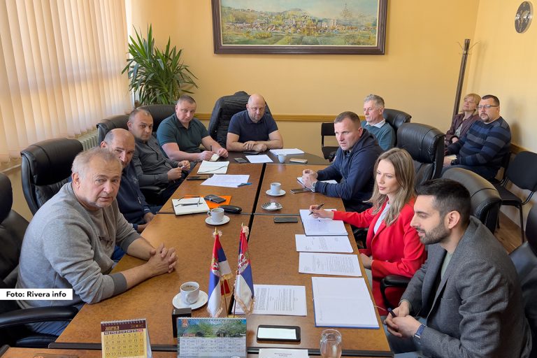Održana 4. sednica Opštinskog veća opštine Ljubovija. Sednicu je sazvao predsednik Opštine Ljubovija, po funkciji i predsednik Opštinskog veća, Milan Jovanović. Po usvajanju zapisnika sa prethodne sednice usvojen je dnevni red na kom je bilo 20 tačaka.