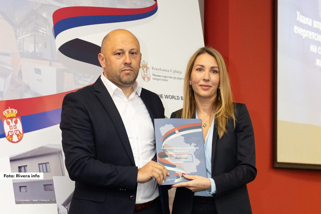 Opština Ljubovija je ovom programu od ministarstva dobila 2.500.000 dinara, a isto toliko novca obezbediće iz svog budžeta za energetsku sanaciju kuća i stanova. Ugovor je u Novom Sad u ime Opštine Ljubovija potpisao Aleksandar Đukić, predsednik Skupštine opštine Ljubovija.
