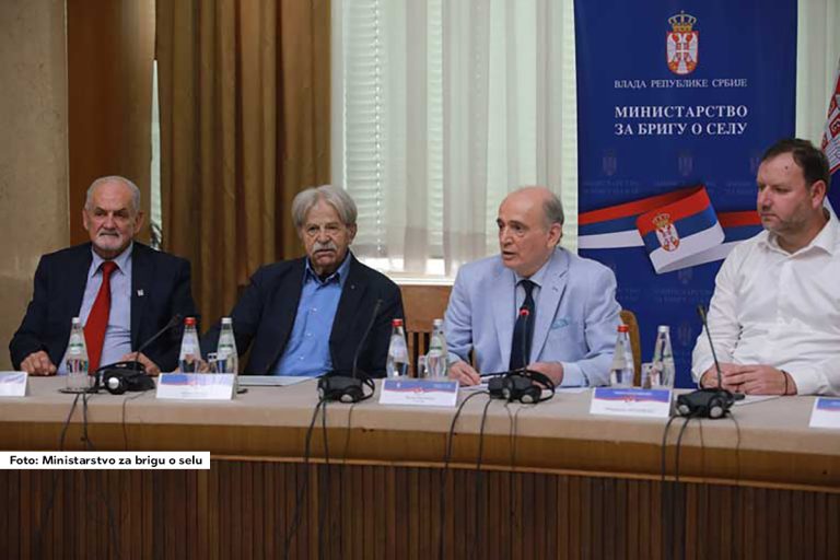 Za organizovanje manifestacije „Miholjski susreti sela“ u 2024. godini opština Mali Zvornik dobila je od Ministarstva za brigu o selu 500.000 dinara. Ugovor o dodeli sredstava sa ministrom Milanom Krkobabićem potpisao je Milisav Despotović, zamenik predsednika opštine Mali Zvornik. On je zahvalio ministarstvu uz čiju podršku će na jesen u opštini Mali Zvornik po 2. put moći da bude organizovana manifestacija koja promoviše život na selu i izvorne vrednosti.