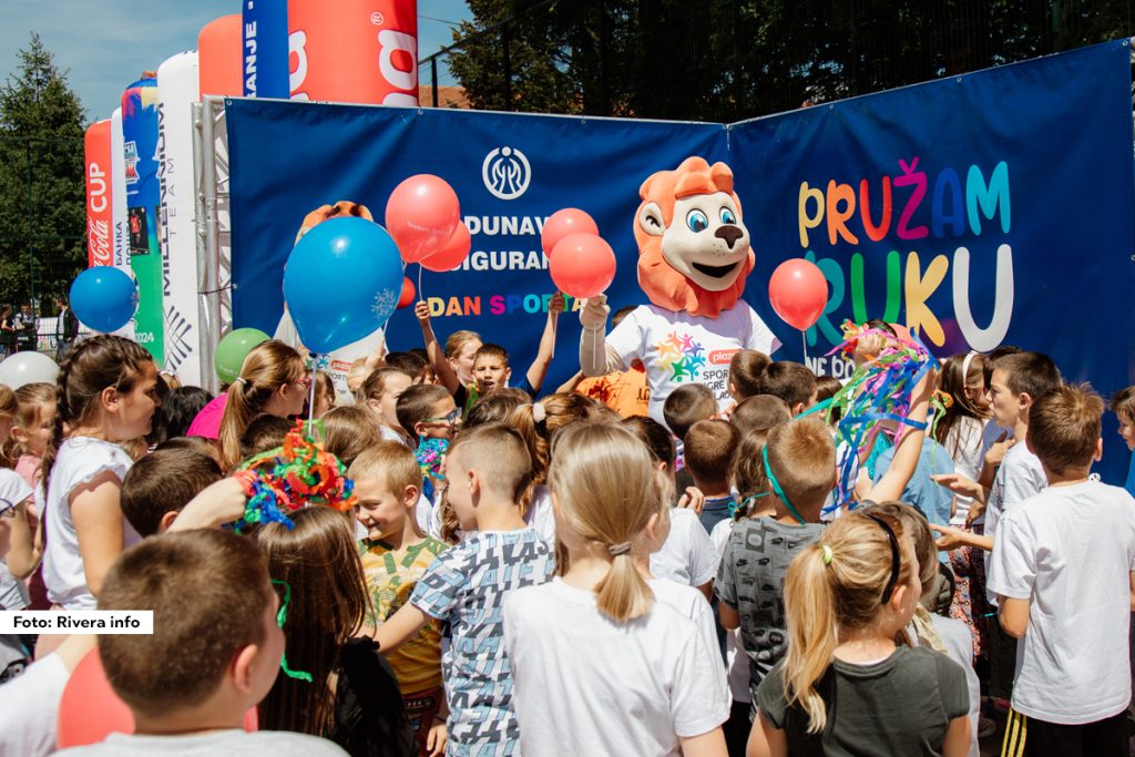 Jedan od događaja koji će sigurno obeležiti ovu godinu kada je reč o opštini Ljubovija je svakako “Dan sporta”, koji je održan u ponedeljak, 13. maja u okviru “Plazma Sportske igre mladih”. Nakon nešto više od mesec dana kvalifikacionih takmičenja došlo se do same završnice u koju su se plasirale najbolje ekipe i pojedinci. Takmičenja su održana na terenima stare OŠ “Petar Vragolić” i SŠ “Vuk Karadžić” u Ljuboviji.