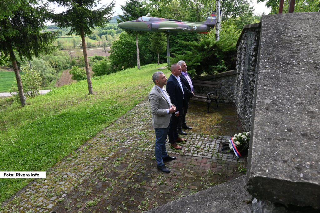 Na današnji dan, pre 25 godina, na nebu iznad Valjeva, braneći svoj narod, herojski je život izgubio pilot pukovnik Milenko Pavlović.