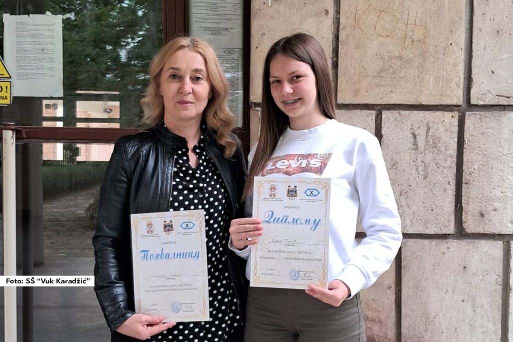 Sanja Tomić, učenica drugog razreda gimnazije je ovaj vikend provela na dva republička takmičenja i još jednom dokazala da je Srednja škola “Vuk Karadžić” iz Ljubovije u samom vrhu srpskih škola.