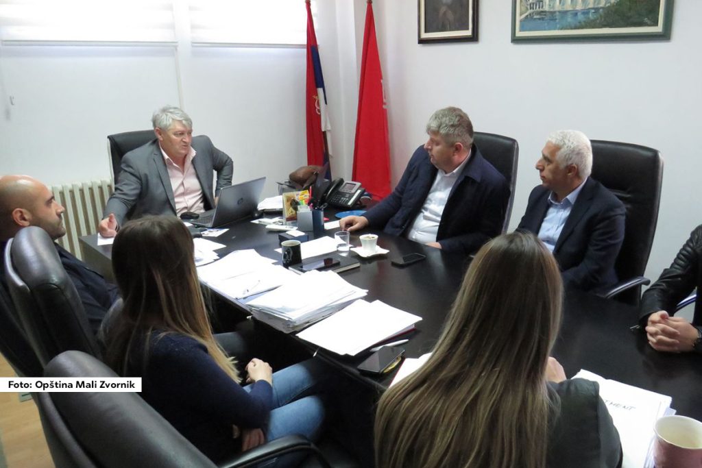 Predsednik opštine Mali Zvornik Zoran Jevtić rekao je da ga veoma raduje namera fabrike “Bauwin decor” iz Brasine da zakupi poslovni prostor u industrijskoj zoni u Donjem Naselju radi proširenja proizvodnje i poslovanja, jer kako je naveo, jača privredna aktivnost ovog preduzeća znači i otvaranje novih radnih mesta.
