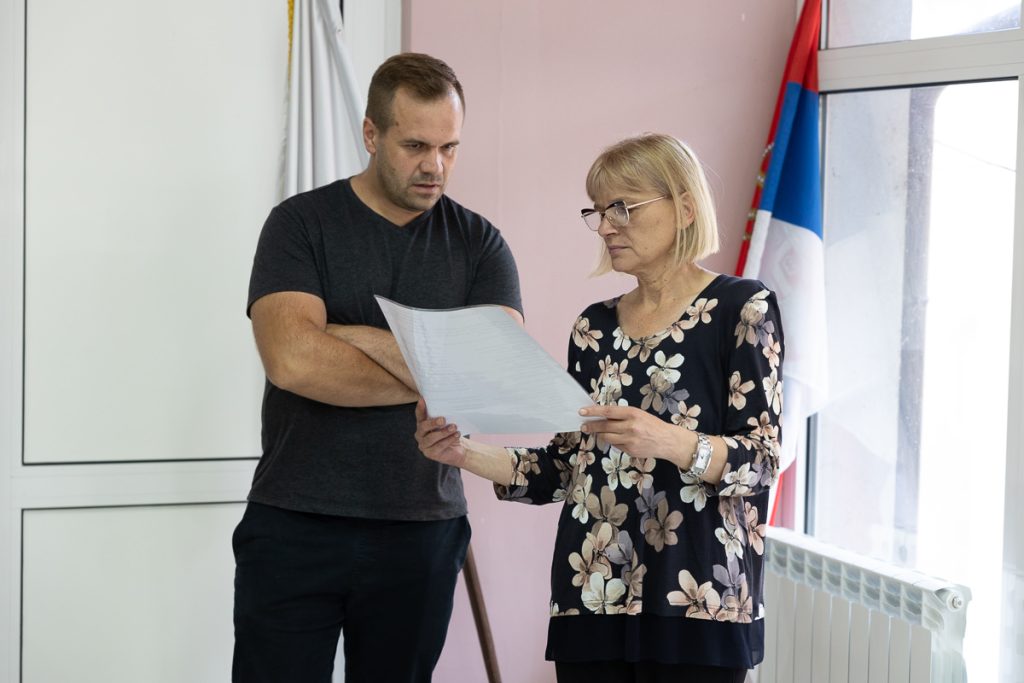 02.06.2024. izlozba mozaika i poetsko muzicko vece 12