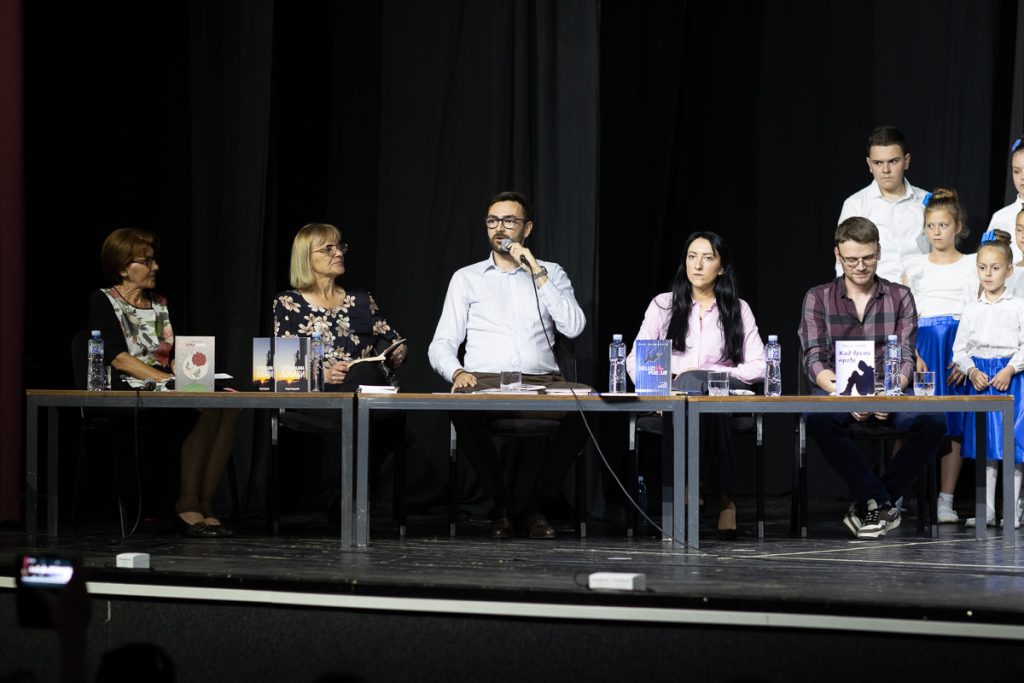 02.06.2024. izlozba mozaika i poetsko muzicko vece 27
