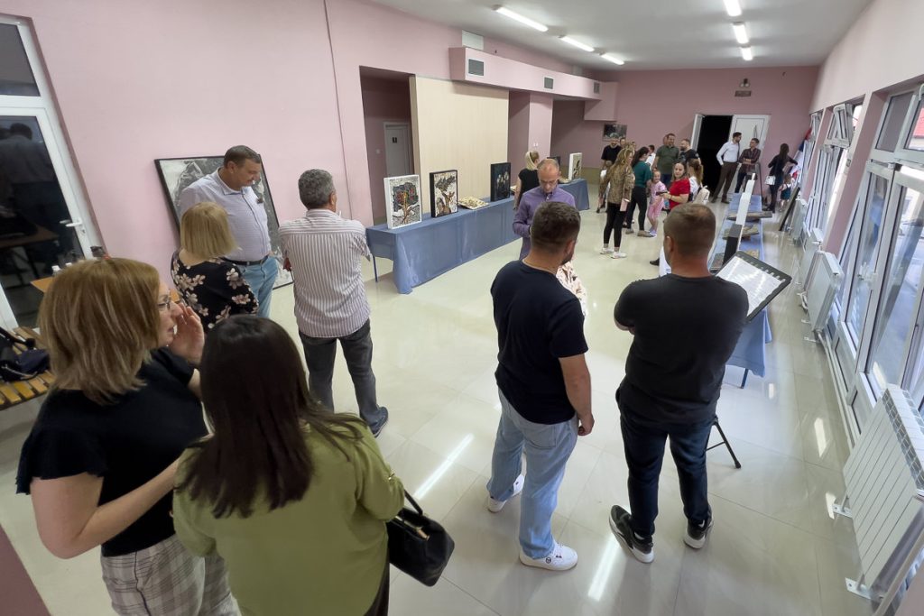 02.06.2024. izlozba mozaika i poetsko muzicko vece 8