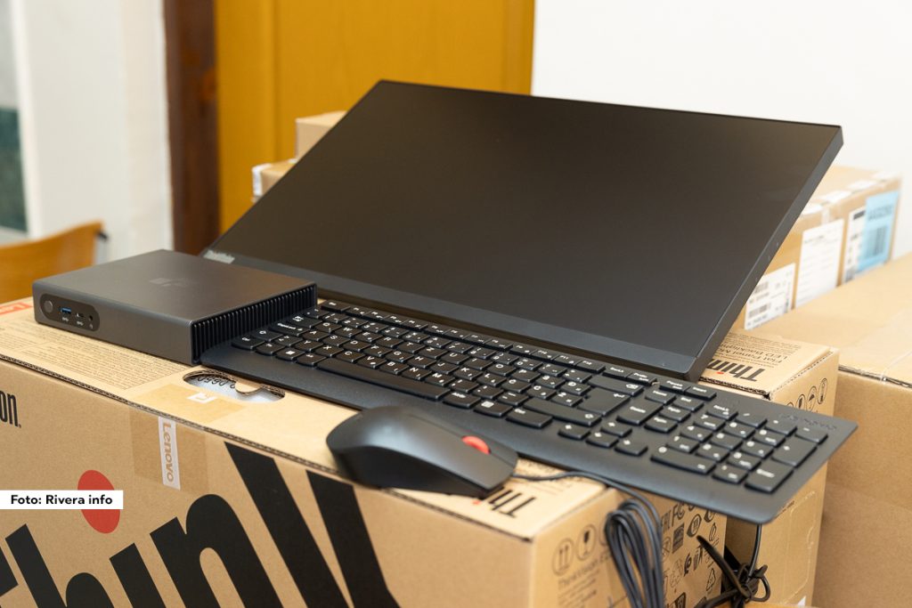 Osnovna škola “Petar Vragolić” u Ljuboviji dobila je novu računarsku opremu za dva kabineta informatike. Ova vredna donacija školi u Ljuboviji dodeljena je na predlog Školske uprave Valjevo od strane resornog ministarstva. Dobijena oprema će biti priključena na AMRES (Akademska mreža Republike Srbije ) i optički internet.