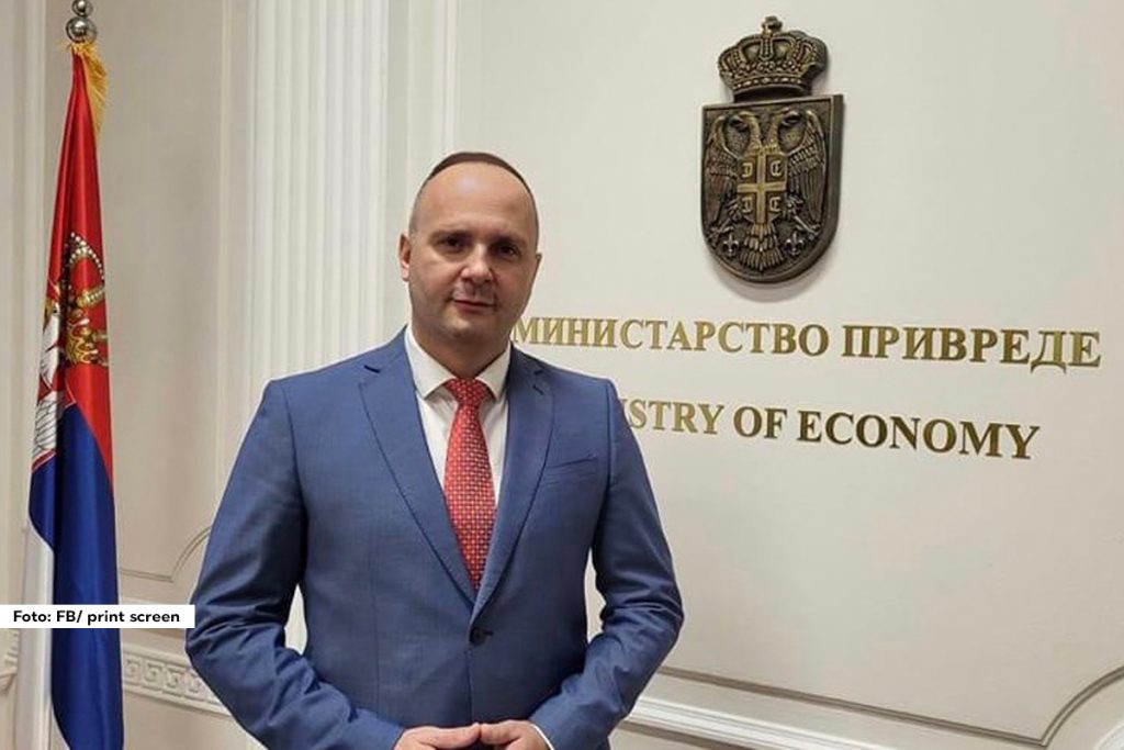 Na današnjoj sednici Vlade Republike Srbije lider ljubovijskih socijalista, Darko Mitrović, imenovan je na funkciju državnog sekretara u Ministarstvu privrede Republike Srbije.