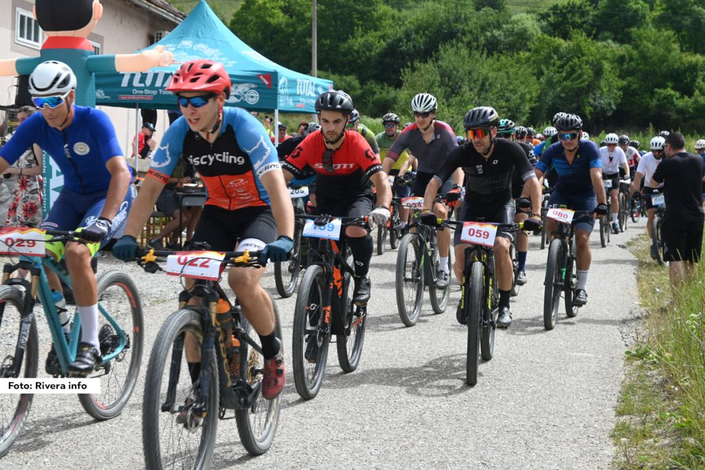 Ove godine, deveti put po redu u Osečini je održan MTB maraton "Putevi sokola" pod sloganom #srecaimaoblik. Kao i prethodne godine, start je bio iz sela Komirić, ali je staza bila dosta izazovnija i dinamičnija.
