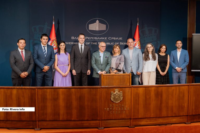 Danas je predsednik Opštine Ljubovija otputovao u Beograd radi svečanog potpisivanja Ugovora o bespovratnoj dodeli sredstava u okviru Projekta razvoja lokalne infrastrukture i institucionalnog jačanja lokalnih samouprava (LIID projekat). Svečanosti je prisustvovao i Ministar građеvinarstva, saobraćaja i infrastrukturе Goran Vesić.