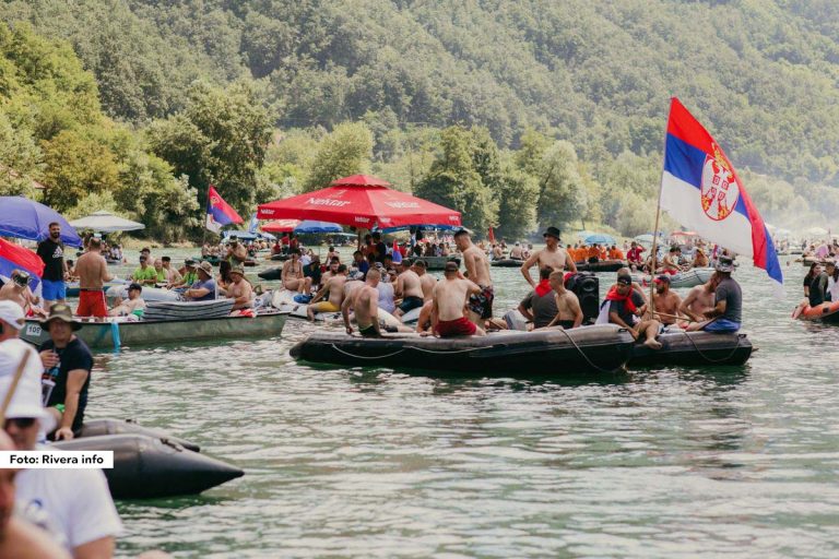 Loznička regata na Drini, koja je bila planirana za subotu, 3. avgust, mora biti otkazana, objavio je Organizacioni odbor događaja. Umesto regate, na stadionu „Lagator“ u Loznici biće održana državna ceremonija „Dan sećanja“, u znak obeležavanja godišnjice pogroma Srba u akciji „Oluja“.