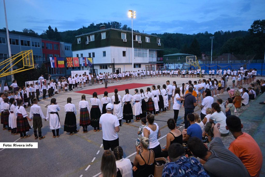 Sinoć, 16.07.2024. godine, svečano je otvoren Letnji kamp "Kad zaigra srpsko srce". Učesnici ovogodišnjeg kampa koji čine kulturno umetnička društva iz dijaspore i regiona, boraviće u Osečini pet dana.