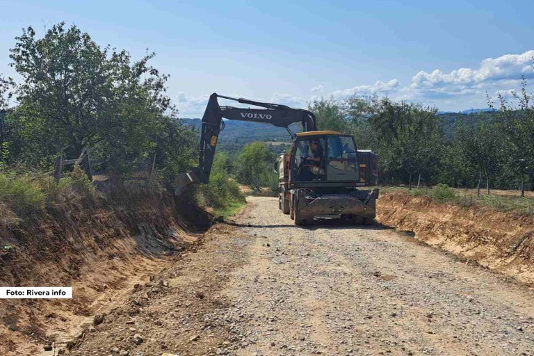 Sredstvima Kabineta za ravnomerni regionalni razvoj i uz učešće opštine Osečina počeli su radovi na asfaltiranju "Puta šljivovice" u selu Gornje Crniljevo. Radove izvodi PZP "Valjevo" u dužini od 1.6 km. U pitanju je put koji prolazi kroz zaseok u kojem se nalaze najveće površine pod šljivom na teritoriji opštine Osečina.