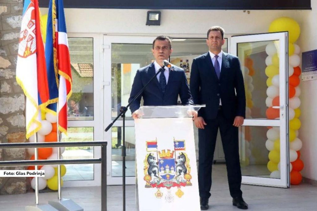Šabac je u ponedeljak postao domaćin Kulturno - obrazovnog kampa za mlade iz dijaspore i regiona. Svečanom otvaranje kampa prisustvovali su ministar bez portfelja zadužen za koordinaciju odnosa sa dijasporom Đorđe Milićević, gradonačelnik Šapca dr Aleksandar Pajić, kao i predstavnici grada i zemalja učesnica.