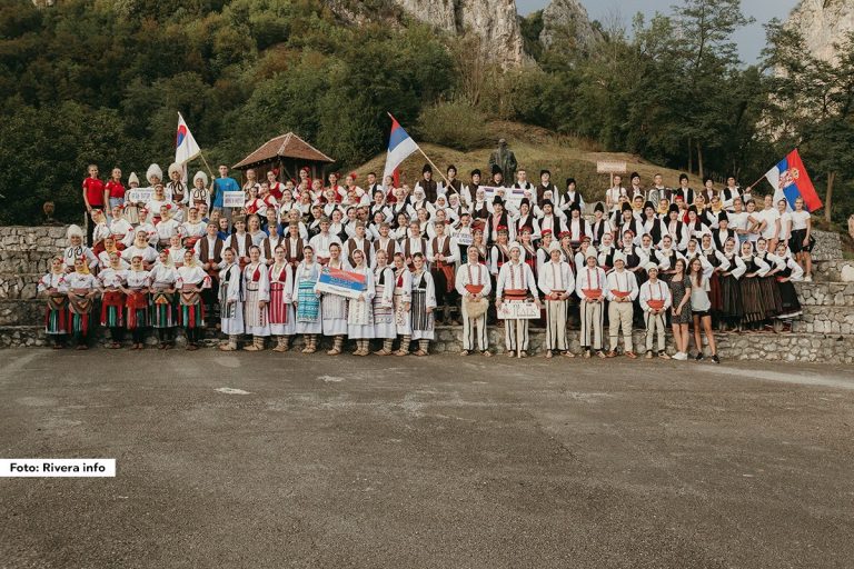 Kulturno umetničko društvo “Most” iz Bratunca i Kulturno umetničko društvo "Jelek" iz Bajine Bašte ponosno najavljuju treće izdanje Regionalnog festivala folklora pod nazivom "Na drinske obale dvije, jedno se kolo vije". Ovaj događaj, koji okuplja ljubitelje tradicije i narodnih igara, održaće se u periodu od 31. avgusta do 1. septembra 2024. godine.