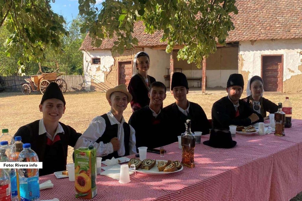 Na jubilarnoj 55. manifestaciji "Hajdučko veče" danas je održano takmičenje u sedam disciplina, a za novog harambašu proglašen je Aleksandar Krajišnik.