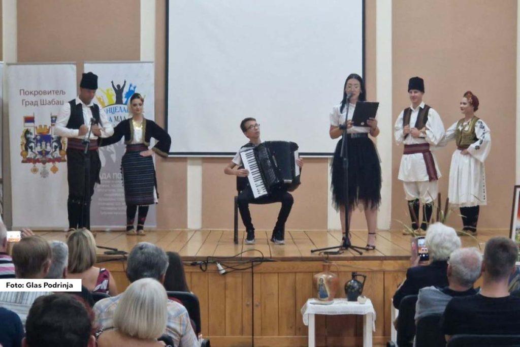 Šabac je bio domaćin izuzetnog kulturno-umetničkog događaja povodom Međunarodnog dana mladih. U velikoj sali Kulturnog centra, Kancelarija za mlade grada Šapca organizovala je performans pod nazivom „Mačvansko prelo“, koji je u potpunosti ispunio očekivanja i oduševio prisutne.