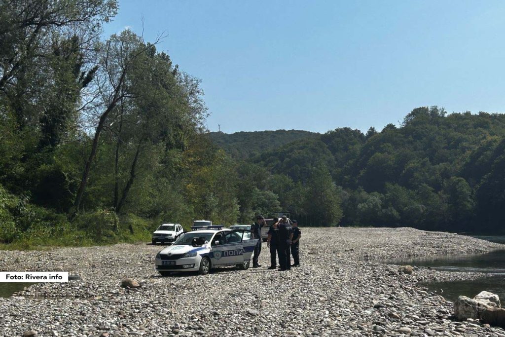 Prema nezvaničnim informacijama do kojih je došao portal Rivera Info, dojava o prevrtanju čamca sa irregularnim migrantima na reki Drini primljena je u 5:25 časova.