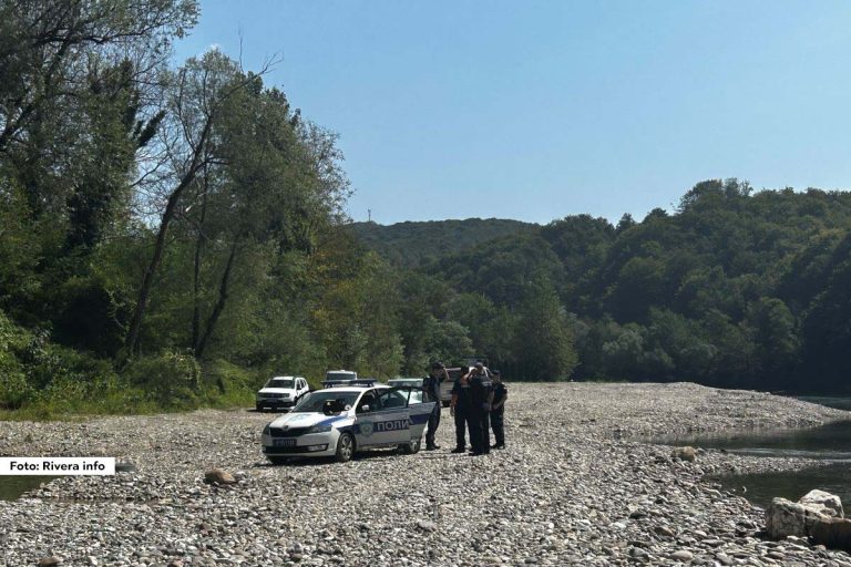 Prema nezvaničnim informacijama do kojih je došao portal Rivera Info, dojava o prevrtanju čamca sa irregularnim migrantima na reki Drini primljena je u 5:25 časova.